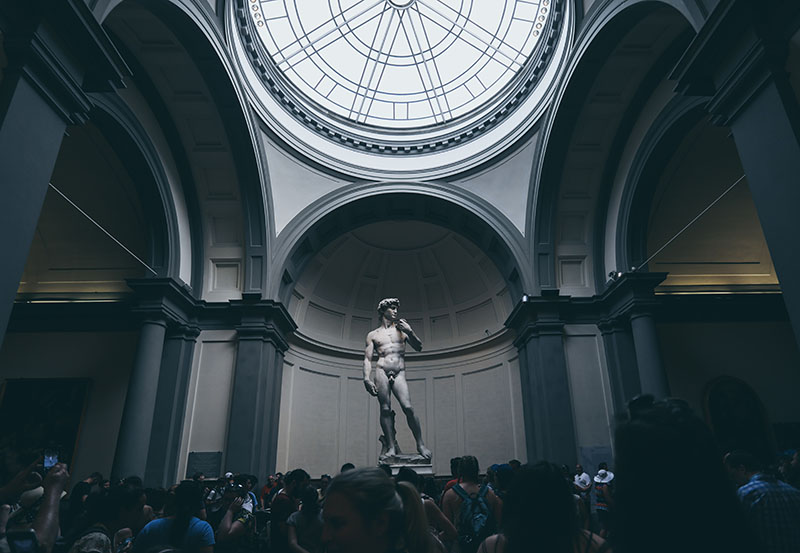 Crowds photographing David Accademia Gallery